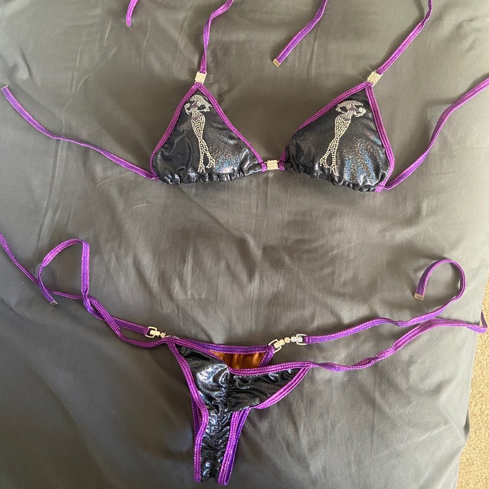 ACB posing suit